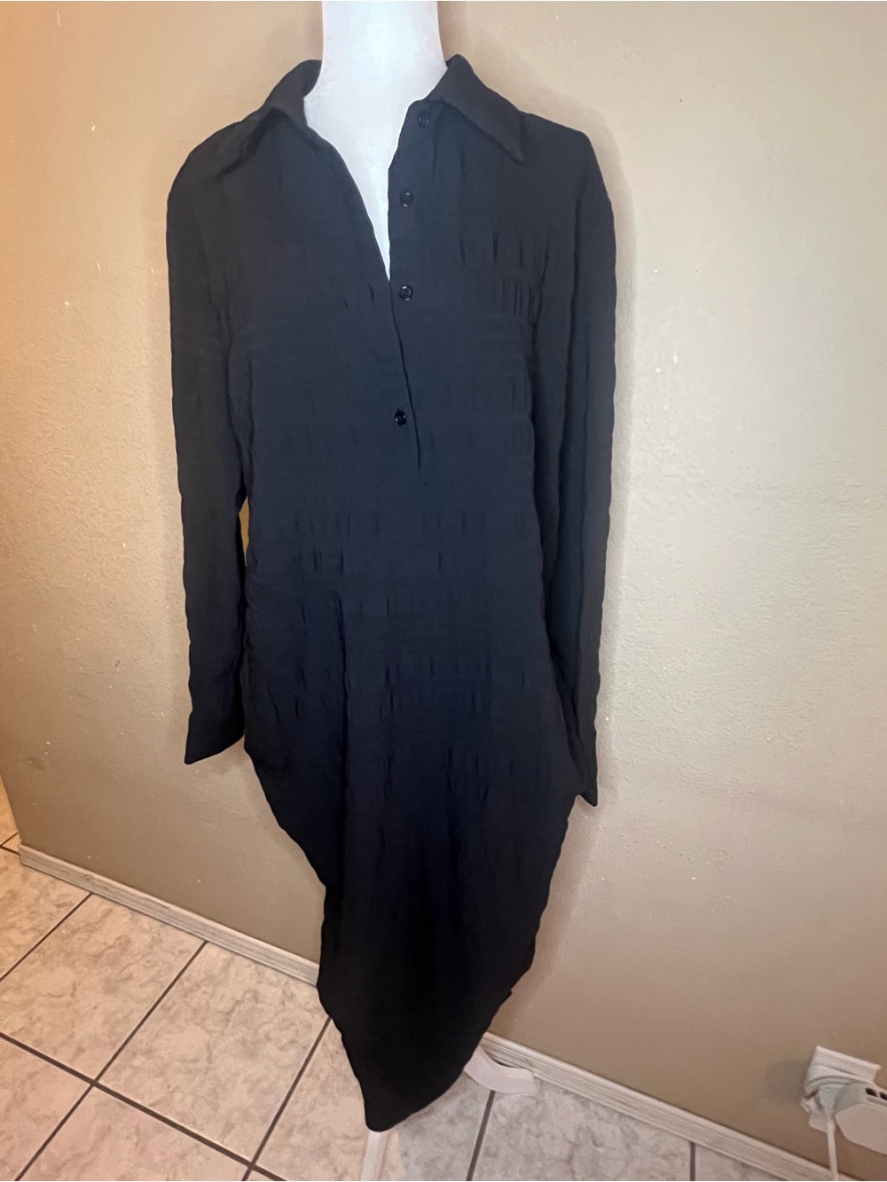 PrettyLittleThing Plus Black Textured Button-Front Tunic